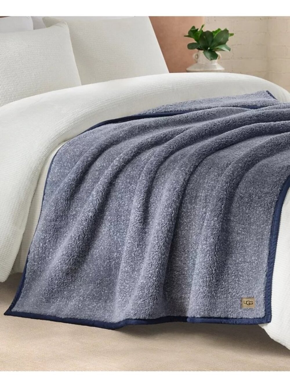 UGG® Classic UGGfluff Throw, 50" x 70" $50 NEW